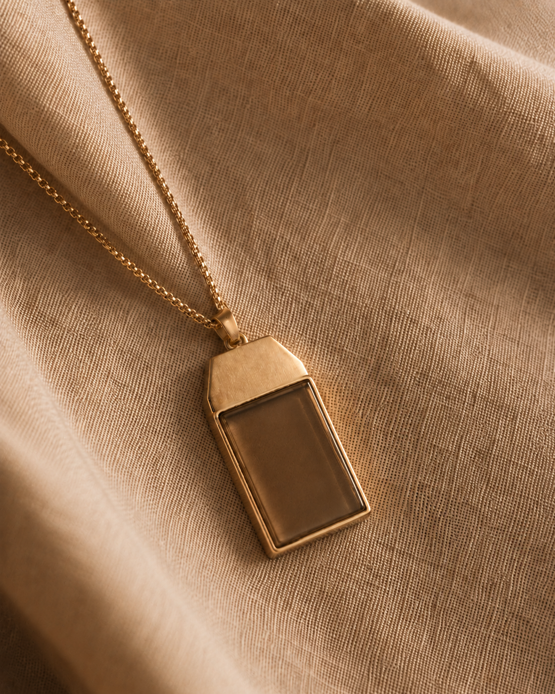 Close-up of the Somatag wearable pendant on textured fabric.